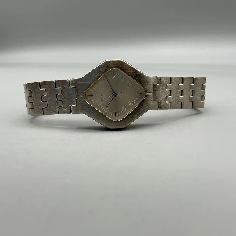 Guess Womens Watch 27mm Champagne Dial Silver Tone Stainless New Battery 7